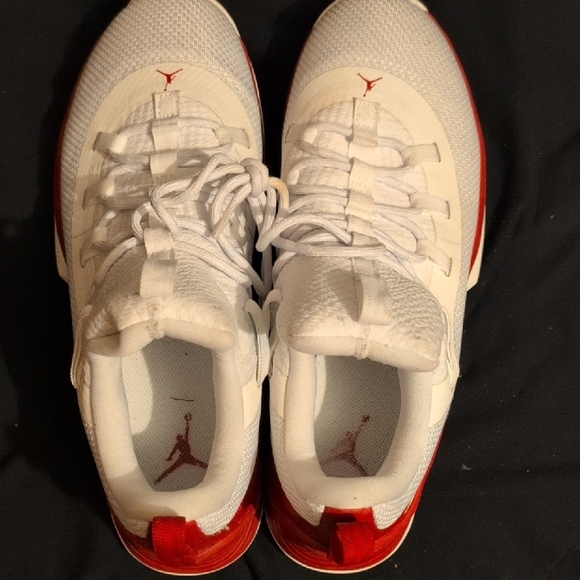 Jordan Athletic Shoes Red and White - Picture 4 of 8